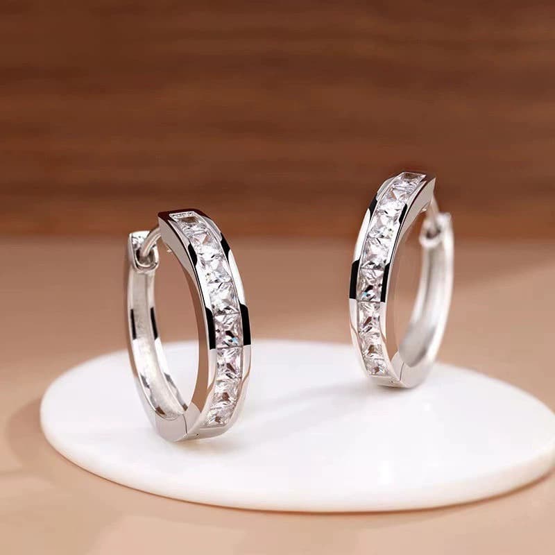 Europe and the United States cross-border hot selling fashion super flash diamond earring men's and women's light luxury imitation moissanite earrings temperament all-match