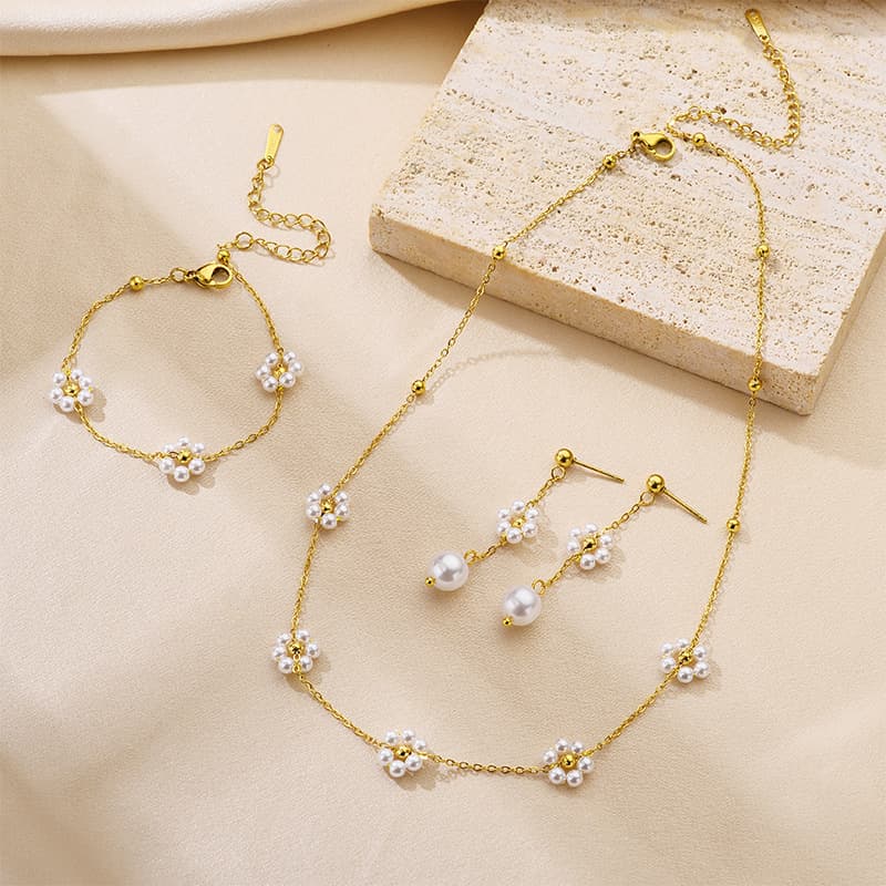 New Light Luxury Small Fragrance Pearl Flower Titanium Steel Necklace Clavicle Chain Women's Lightweight Design Bracelet Bracelet Wholesale