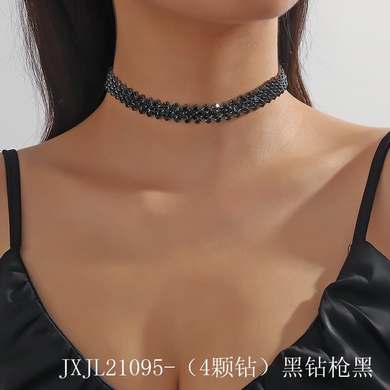 European and American Popular Diamond-Encrusted Collarbone Chain, Personalized Trendy Neck Chain, Fashionable Niche Design Jewelry, White Crystal