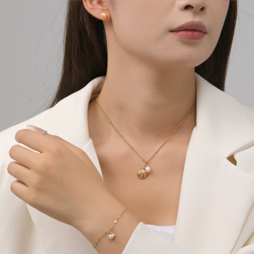 European and American Cross-Border Ins Titanium Steel Shell Pearl Necklace Women's Diamond Design Pendant Freshwater Pearl Splicing Necklace