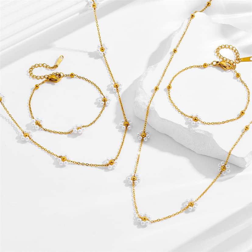 European and American Pearl Flower Necklace Electroplated 18K Gold Stainless Steel High-End Simple Heart Pendant Color-Preserving Jewelry for Women