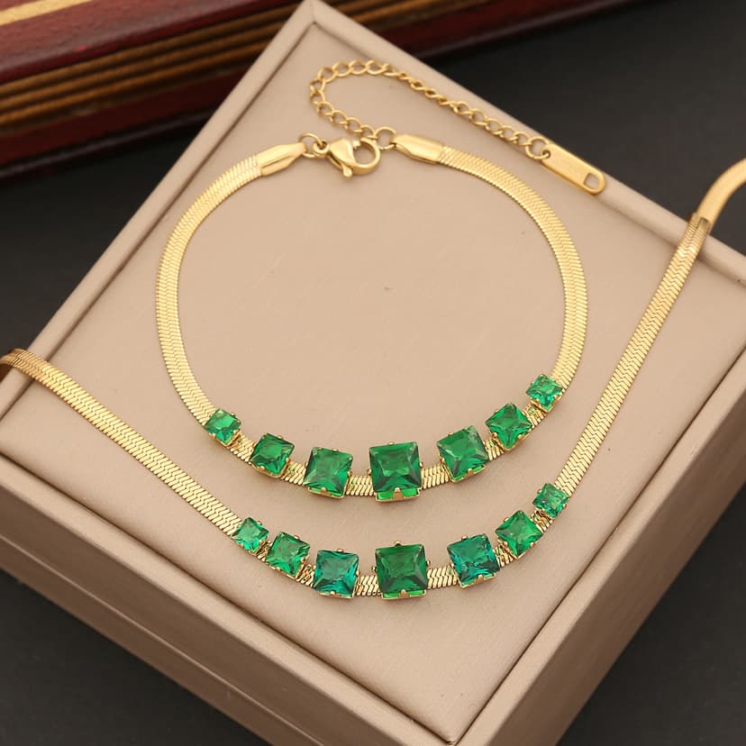 True gold electroplated full-body titanium steel temperament retro emerald necklace simple light luxury high sense accessories a generation of hair