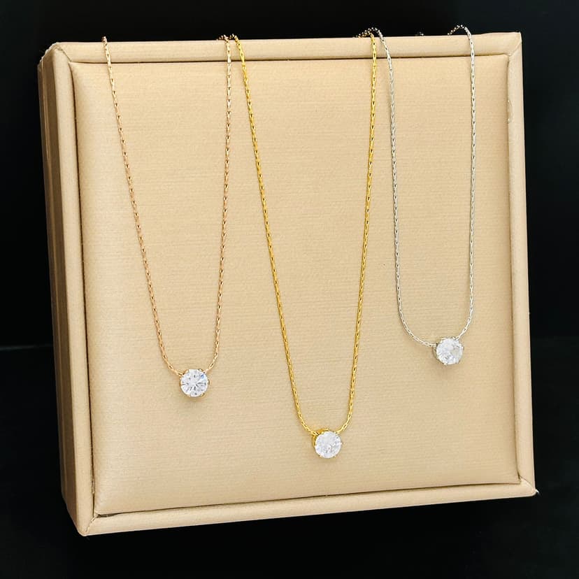 New Design Sense Golden High-grade 6-claw Diamond Pendant Necklace Women's Summer Clavicle Chain Niche Light Luxury Accessories Color-free