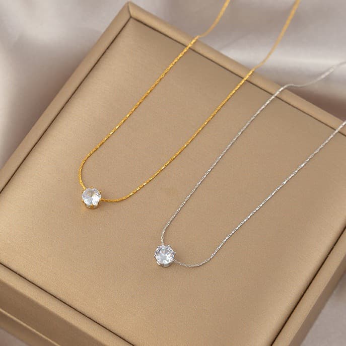 New Design High-End Six-Claw Diamond Pendant Necklace Women's Summer Clavicle Chain Niche Accessible Luxury Accessories 18K Non-Fading