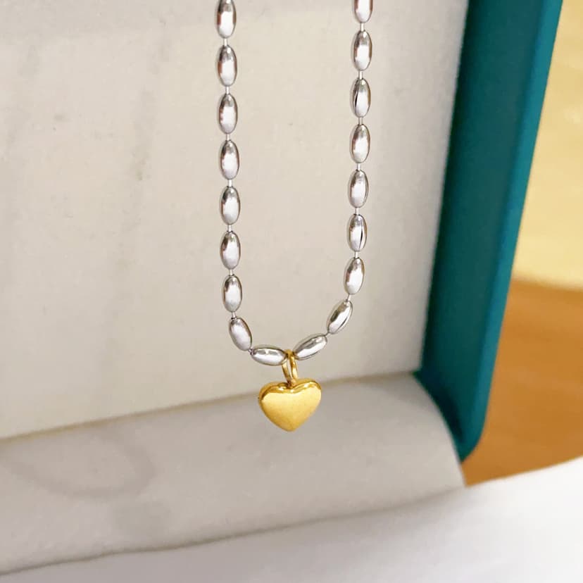 Fashionable Commuter Design Gold and Silver Two-Tone Niche Heart Necklace Clavicle Chain Titanium Steel Elegant Heart-Shaped Light Luxury Chain