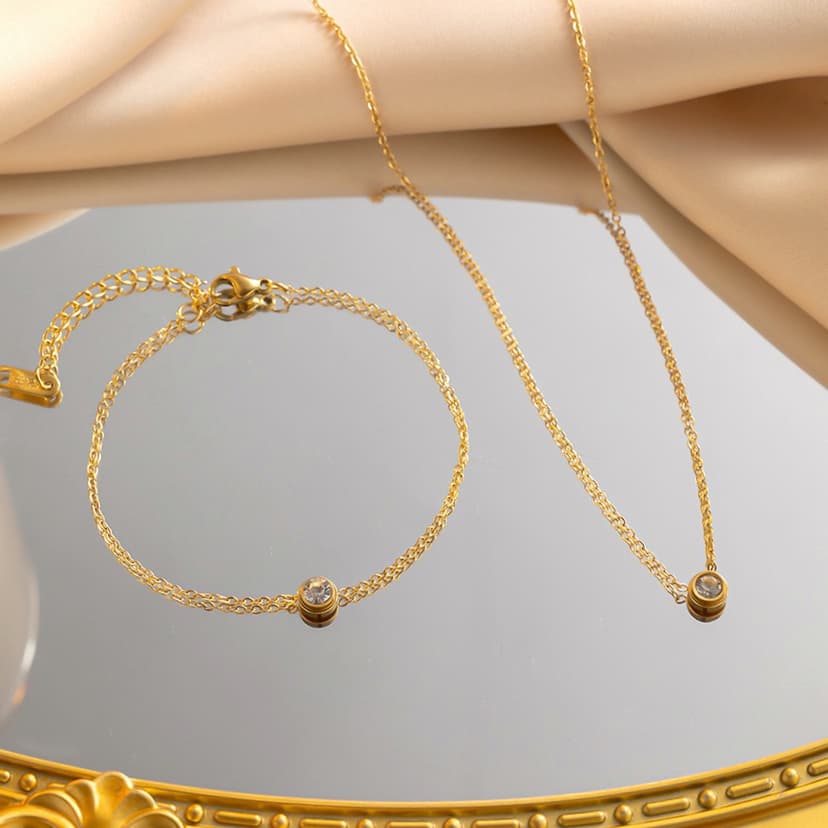 Exquisite High-End Mini Single Diamond Titanium Steel Necklace for Women, Fashionable and Versatile, Simple One Diamond Pendant, Non-Fading Clavicle Chain