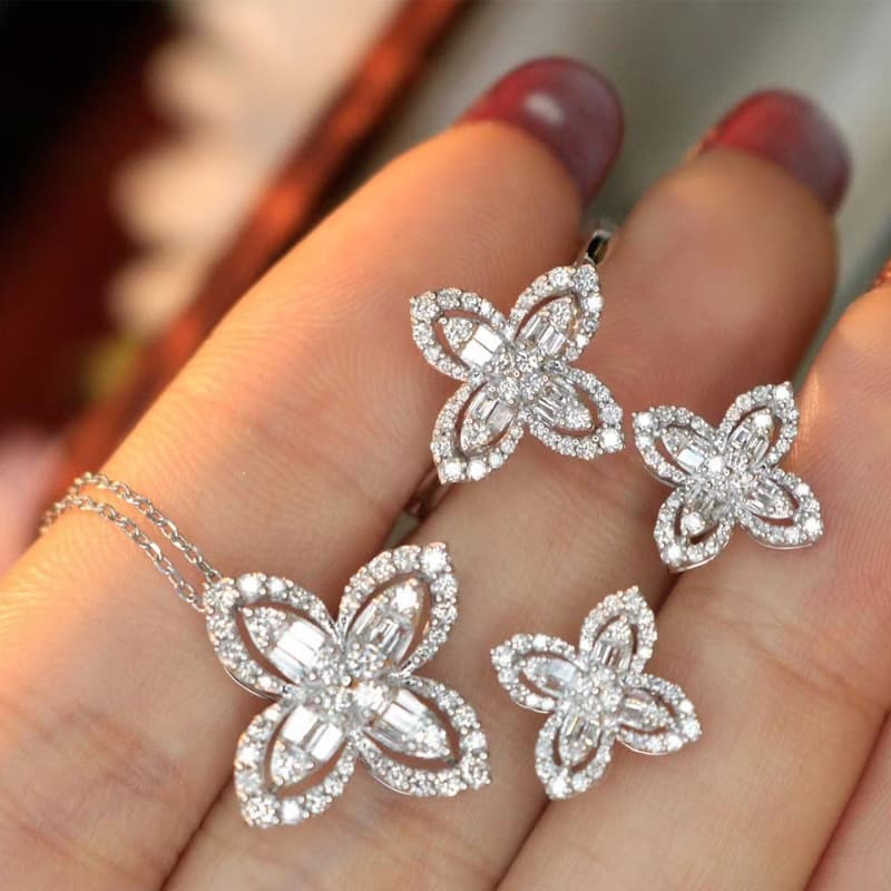 TikTok Live Broadcast Design Sense Necklace Women's Four-leaf Clover Pendant Niche Full Diamond Ring Internet Celebrity All-match Elegant Earrings