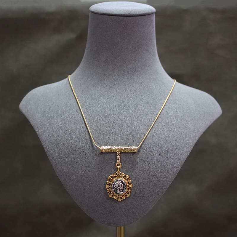 Vintage ancient coin necklace Qingdao Foreign trade jewelry French niche design necklace snake bone chain Qingdao middle ancient necklace