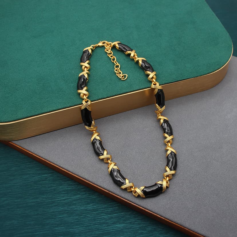 Middle Ancient Jewelry suit Simple Black Gold Enamel Necklace Earrings suit Niche Design Elegant All-match Necklace