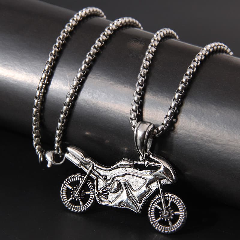 1 Piece of Fashionable Metal Retro Motorcycle Personalized Long Necklace for Men and Women