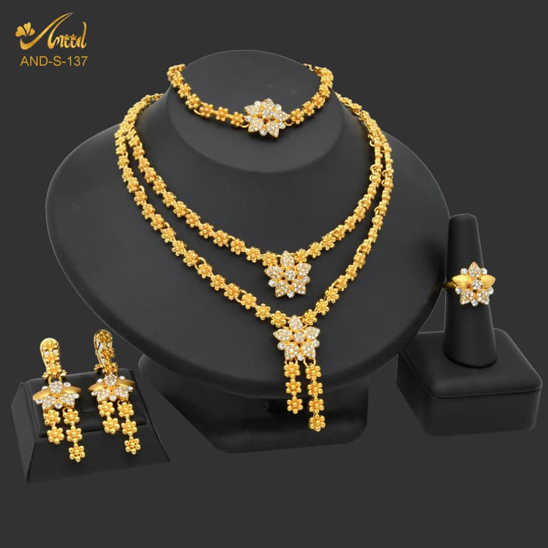 Supply Dubai Gold Plated Flower Water Drop Pendant Zircon Necklace Earrings Bracelet Ring Temperament Bridal Jewelry Set